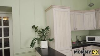 MOMMY4K. Está tudo bem, se você estiver bem