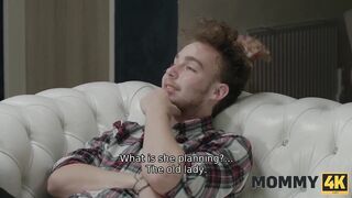 MOMMY4K. La sua mamma è la mia cagna