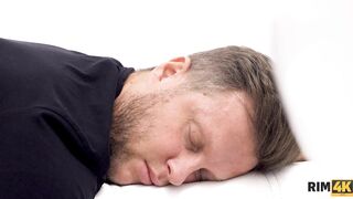 RIM4K. Mann auf der Straße aufgegabelt und nach einer Tasse Latte einen heißen Rimjob bekommen