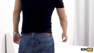 RIM4K. Garanhão sonha em fazer sexo com gostosa que também lambe sua bunda