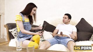 SISPORN. Un ragazzo subdolo riesce ad attirare l'adorabile sorellastra in una relazione extraconiugale