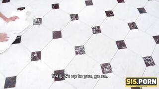SIS.PORN. Mann hilft seiner Stiefschwester beim Hausputz