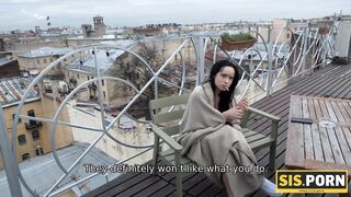 SISPORN. Brünette Schönheit willigt ein, mit ihrem Stiefbruder Sex zu haben, um ihn zum Schweigen zu bringen