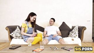 SISPORN. Ruiva gostosa é fodida pelo enteado após perder várias apostas para ele