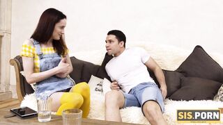 SISPORN. Ruiva gostosa é fodida pelo enteado após perder várias apostas para ele