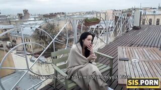 SIS.PORN. Un'adolescente sexy fumerà anche se serve per farcela