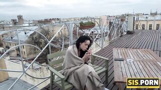 SIS.PORN. Brünette übt Sex mit Stiefbruder in allen