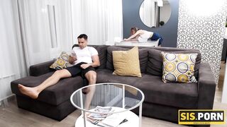 SISPORN. Küken ist begierig auf Party und Sex mit Stiefbruder kann sie nicht stoppen