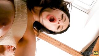 STUCK4K. Compañero de piso empollón tiene suerte de follar con la morena ucraniana.