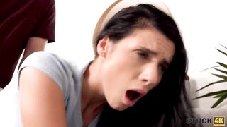 STUCK4K. La main de la bombe a été retenue, elle ne pouvait donc pas dire non.