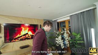 SWAP4K. Trio eccitante con le bionde sexy Veronica Leal e Daruma Rai