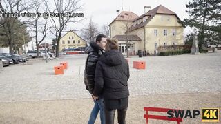 SWAP4K. Un café matinal mène à un trio torride avec Olivia Sparkle et Veronica Leal