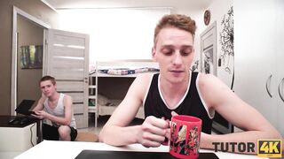 TUTOR4K. Professora loira madura e gostosa é flagrada por aluno astuto e fodida na frente das câmeras