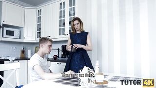 TUTOR4K. Blonde Lehrerin bekommt Unterricht von wütendem Schüler bei sich zu Hause