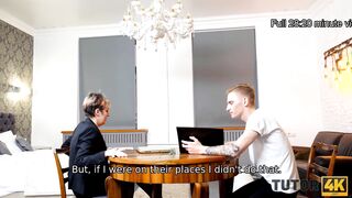 TUTOR4K. Un chico le roba las gafas a su tutor.