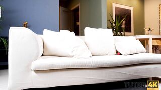 TUTOR4K. Estudante astuto facilmente envolve tutor de história em relação sexual