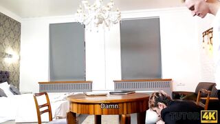 TUTOR4K. L'attrice porno interpreta un professore che prende un cazzo duro