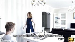 TUTOR4K. Une prof sexy recouverte de chantilly pendant l'acte sexuel