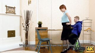 TUTOR4K. Uno studente è arrabbiato per gli esami falliti e decide di scopare l'insegnante come una puttana.