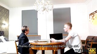 TUTOR4K. L'insegnante in calze viene penetrata molto velocemente