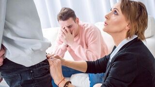 TUTOR4K. Mann wollte, dass Kumpel ihm beim Ficken mit Stiefmutter zusieht