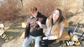 VIP4K. È ora che la mia figa ci paghi le ferie, tesoro!