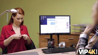 VIP4K. Médica veterinária com peitos gigantes chupa e fode por dinheiro