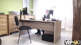 VIP4K. Inga Devil nunca imaginou sexo por dinheiro com um estranho