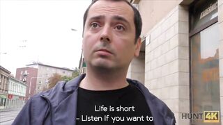 Hübsches Mädchen bietet Sex an und er konnte nicht nein sagen