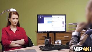 VIP4K. Agent schraubt vollbusige Rothaarige Isabella Lui, weil