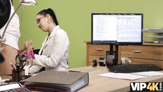 VIP4K. Garota precisa de instrumentos musicais e decide transar