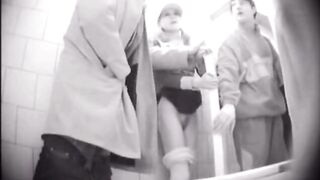 Blondes Mädchen Creampie im WC