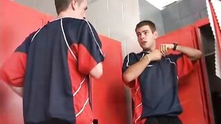 Sexe sans capote dans les vestiaires