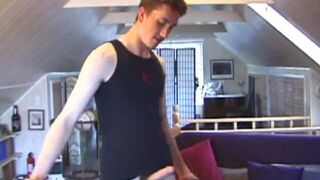 Derek, il grosso cazzo, si masturba