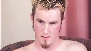 Les skateurs Matt et Dean se branlent