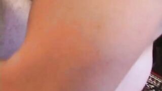 4 Jungs bei einer Sexorgie auf dem Tisch