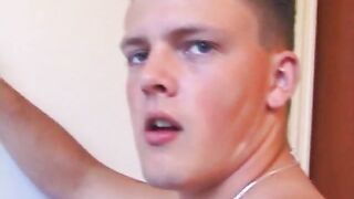 Law y Nick se chupan la polla