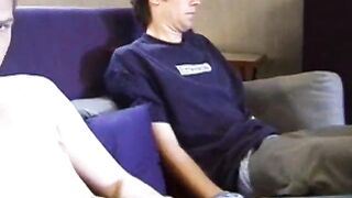 Christian y Jayden acariciándose