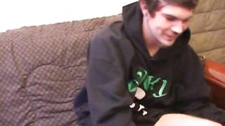 Chico patinador con suerte se masturba