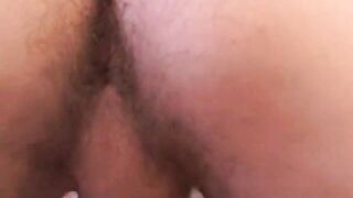 Levi masturbándose