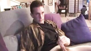 Derek amateur masturbándose