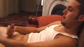 Jason Gordar masturbándose