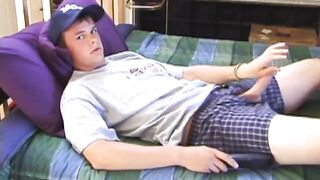 O jovem Connor bate sua carne