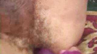 Dildo Loving Silver si masturba