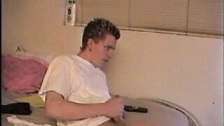 Il giovane Shane si masturba