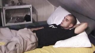 L'amateur Josh bat sa viande