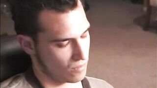 Lex acaricia su polla dura