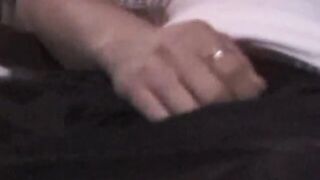 L'exhibitionniste Lance se fait baiser à l'extérieur