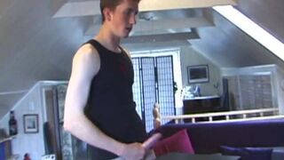 Derek à grosse bite se branle