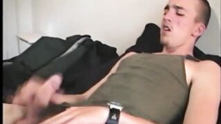 Amateur Demitri wichst